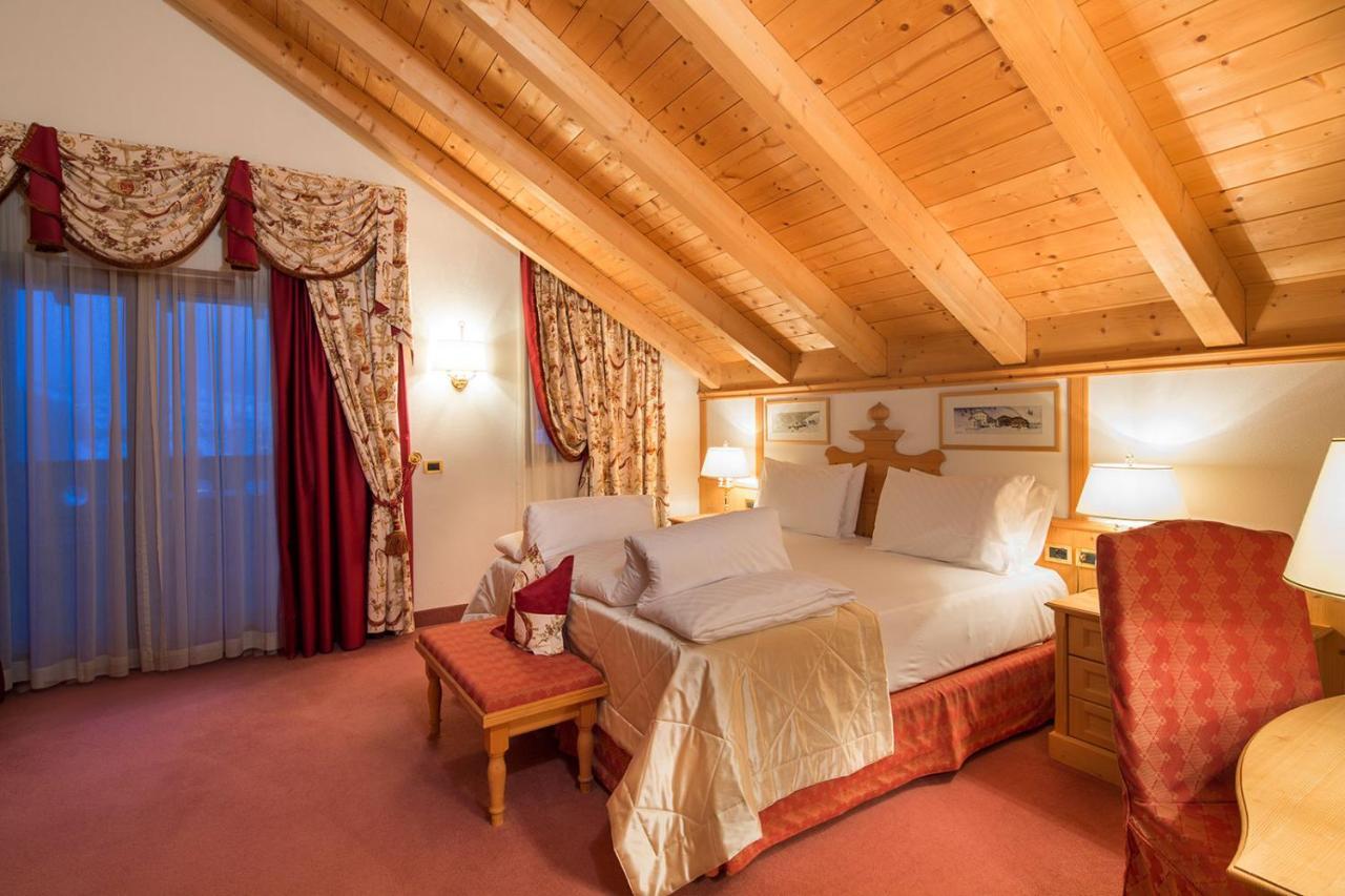 Hotel Sassongher Corvara In Badia Eksteriør bilde