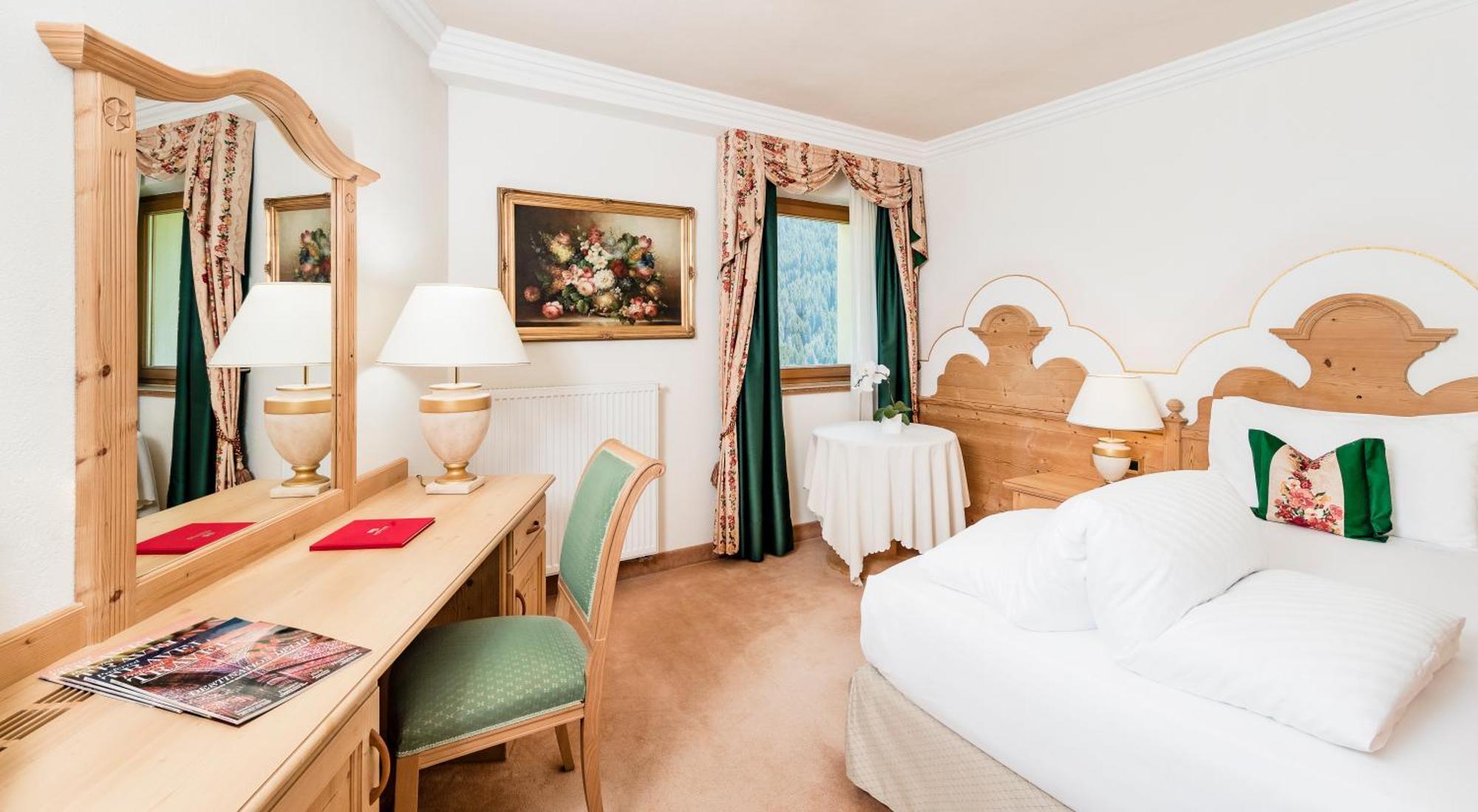 Hotel Sassongher Corvara In Badia Eksteriør bilde