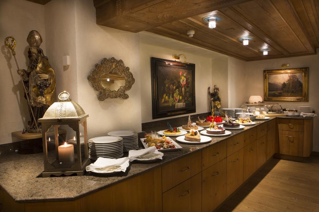 Hotel Sassongher Corvara In Badia Eksteriør bilde
