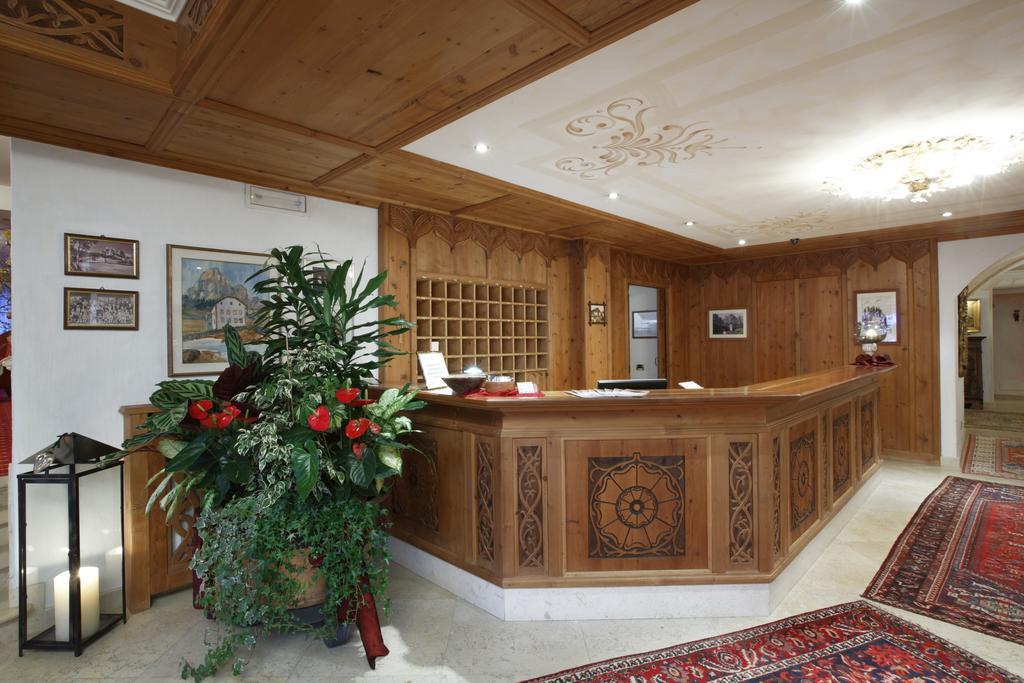 Hotel Sassongher Corvara In Badia Eksteriør bilde