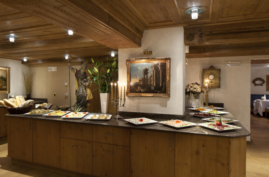 Hotel Sassongher Corvara In Badia Eksteriør bilde