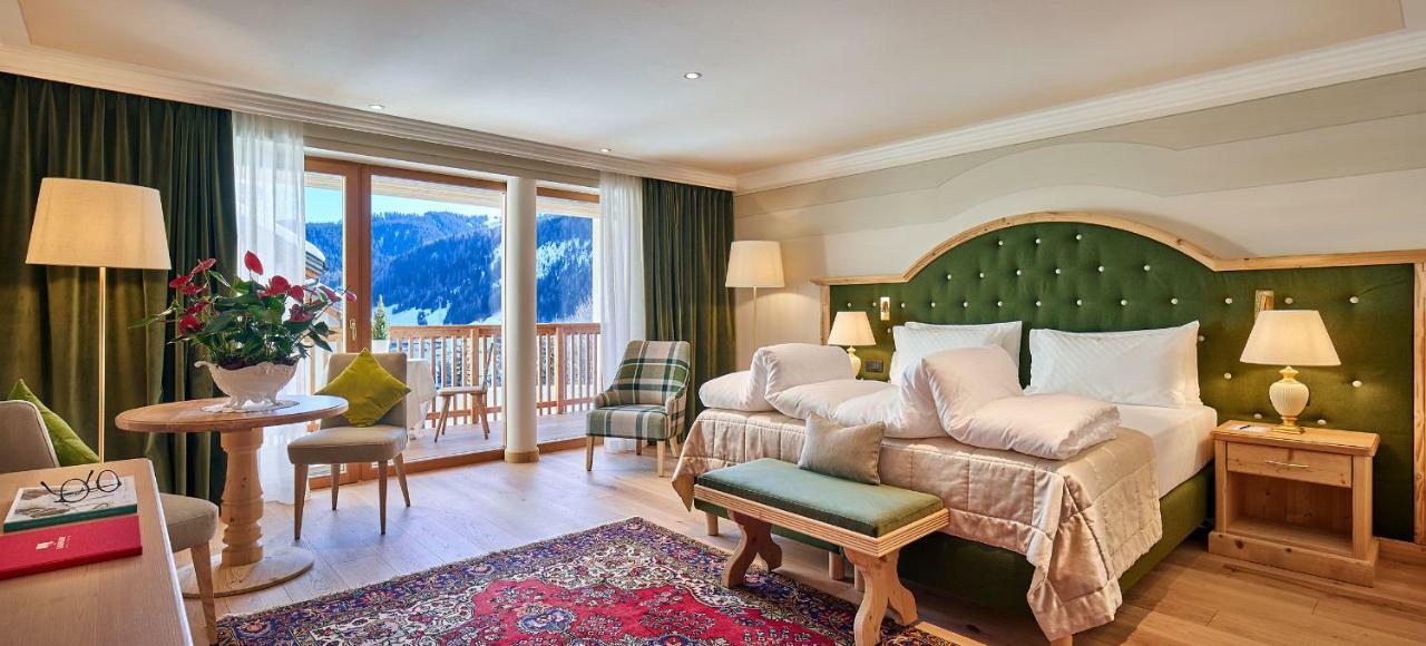 Hotel Sassongher Corvara In Badia Eksteriør bilde