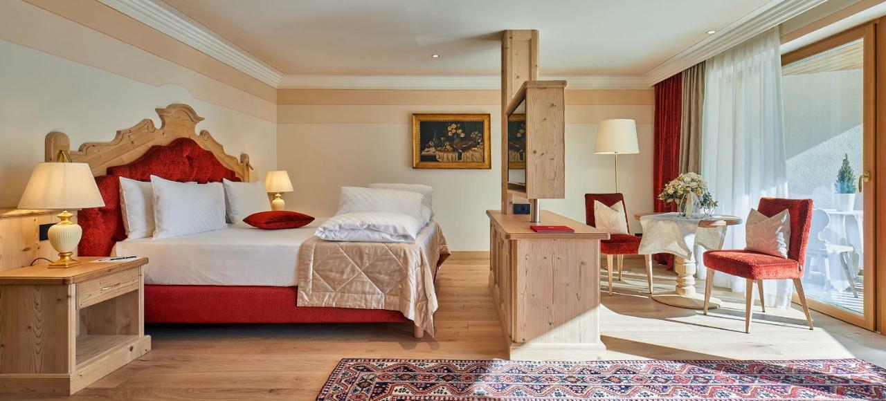 Hotel Sassongher Corvara In Badia Eksteriør bilde