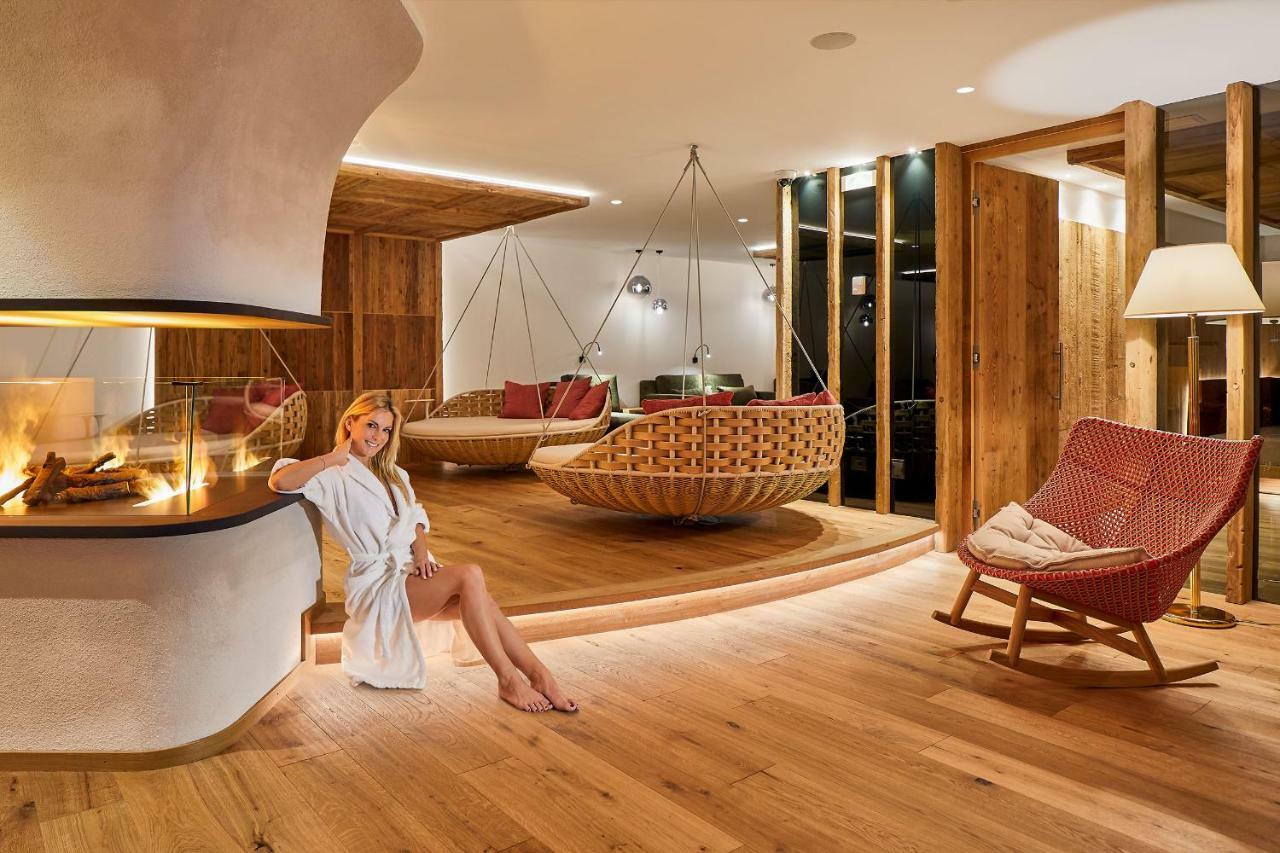 Hotel Sassongher Corvara In Badia Eksteriør bilde