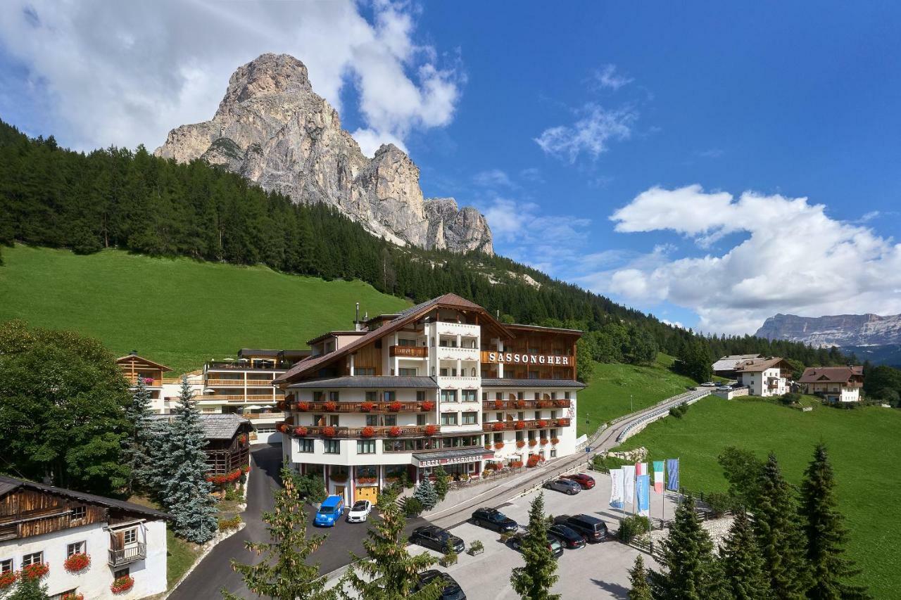 Hotel Sassongher Corvara In Badia Eksteriør bilde