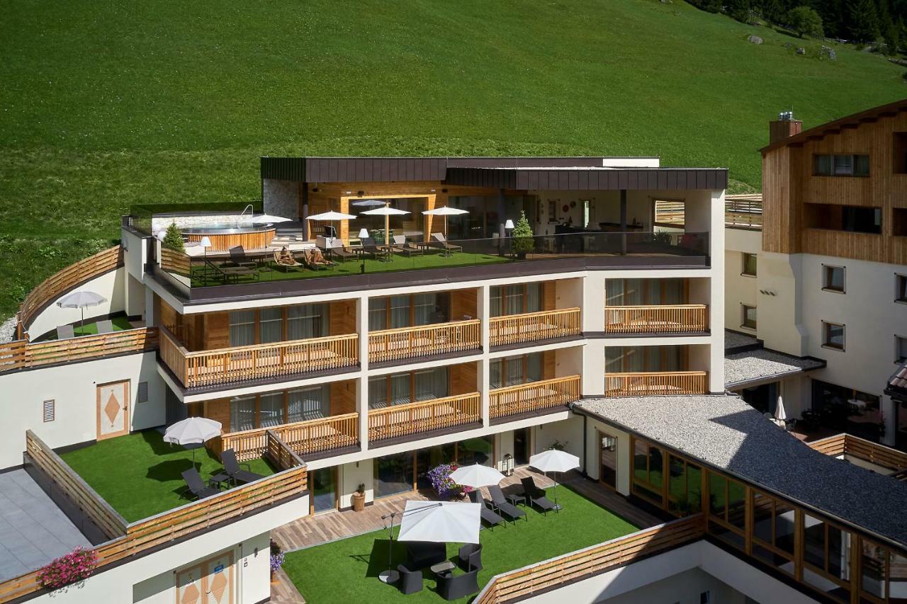 Hotel Sassongher Corvara In Badia Eksteriør bilde